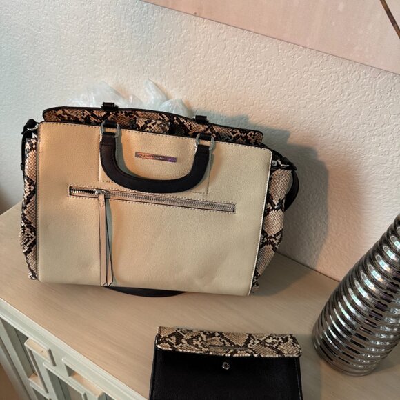 ✨ Kenneth Cole Reaction Snakeskin Handbag & Wallet Set – Cream/Beige & Black ✨ - Picture 4 of 9